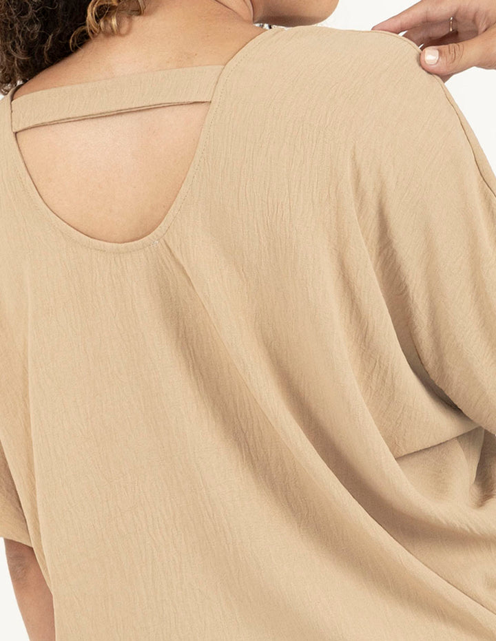 Blusa amplia con detalle de cinta en espalda  (azul y beige)