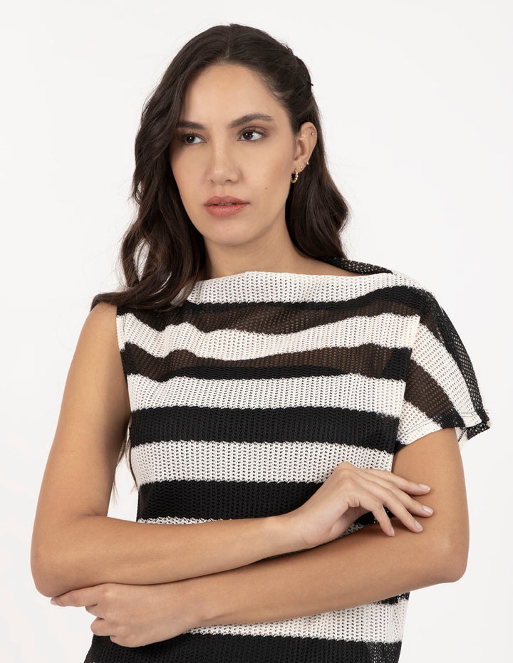 Blusa asimétrica  en tela de crochet con diseño de rayas bicolor