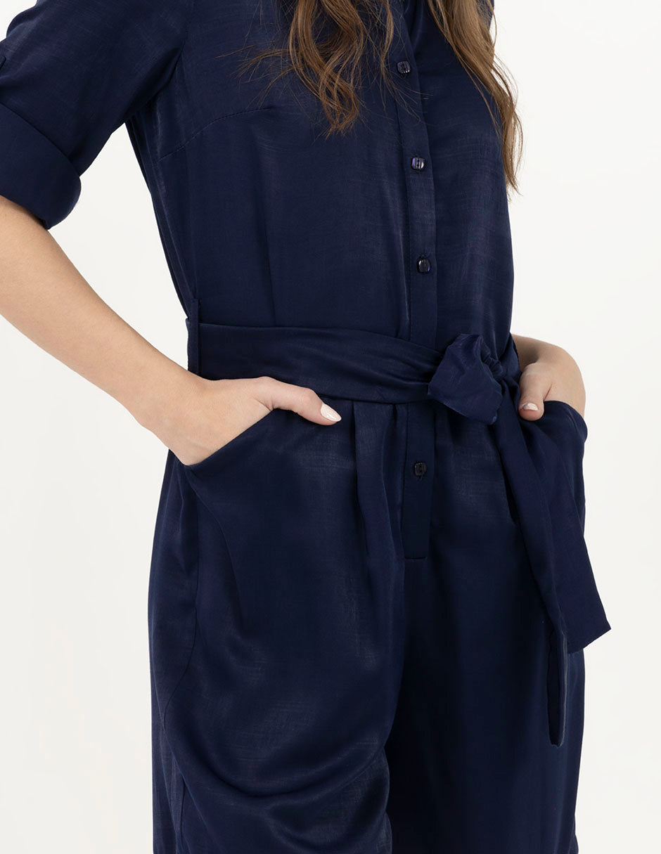 Jumpsuit azul marino de estilo camisero con mangas largas