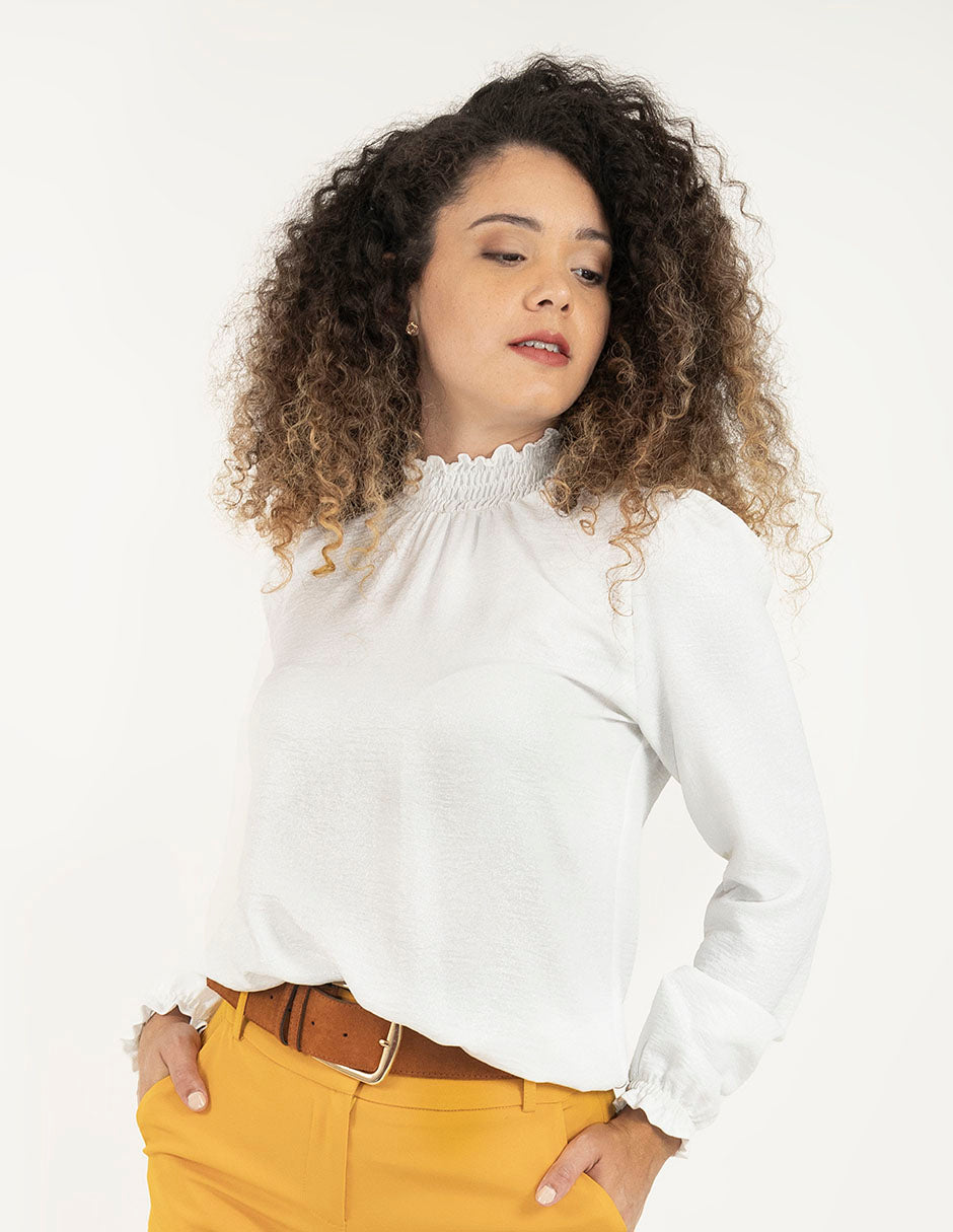 Blusa ivory de manga larga marga con smock en cuello