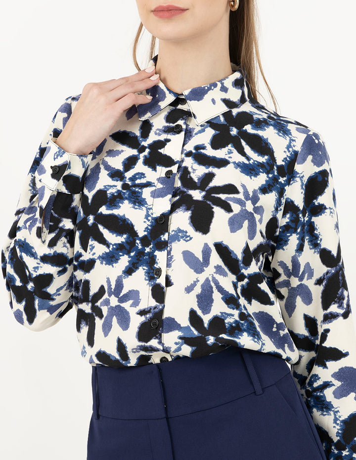 Blusa camisera azul estampada manga larga