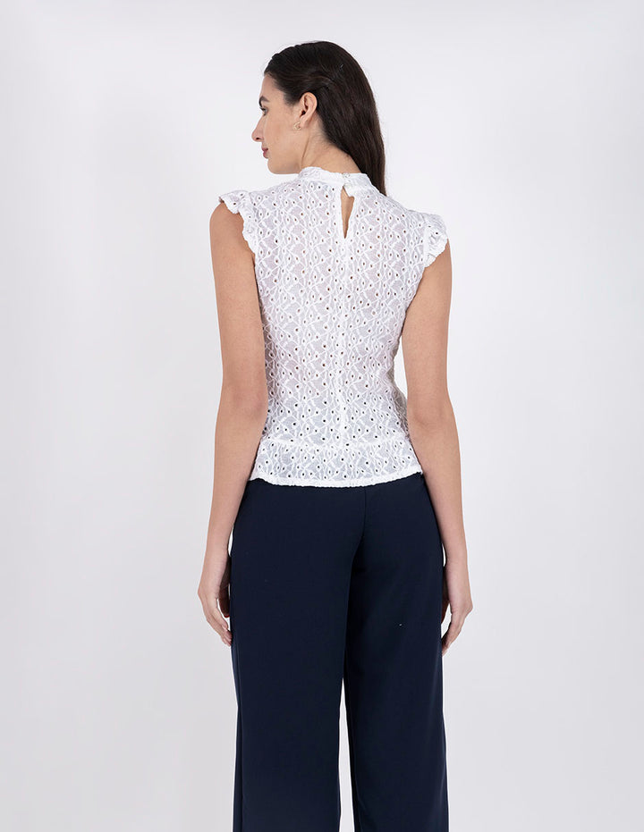 Blusa ivory  de encaje y tacto suave