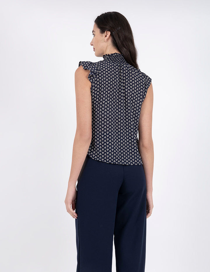 Blusa azul  marino con smock y cuello alto