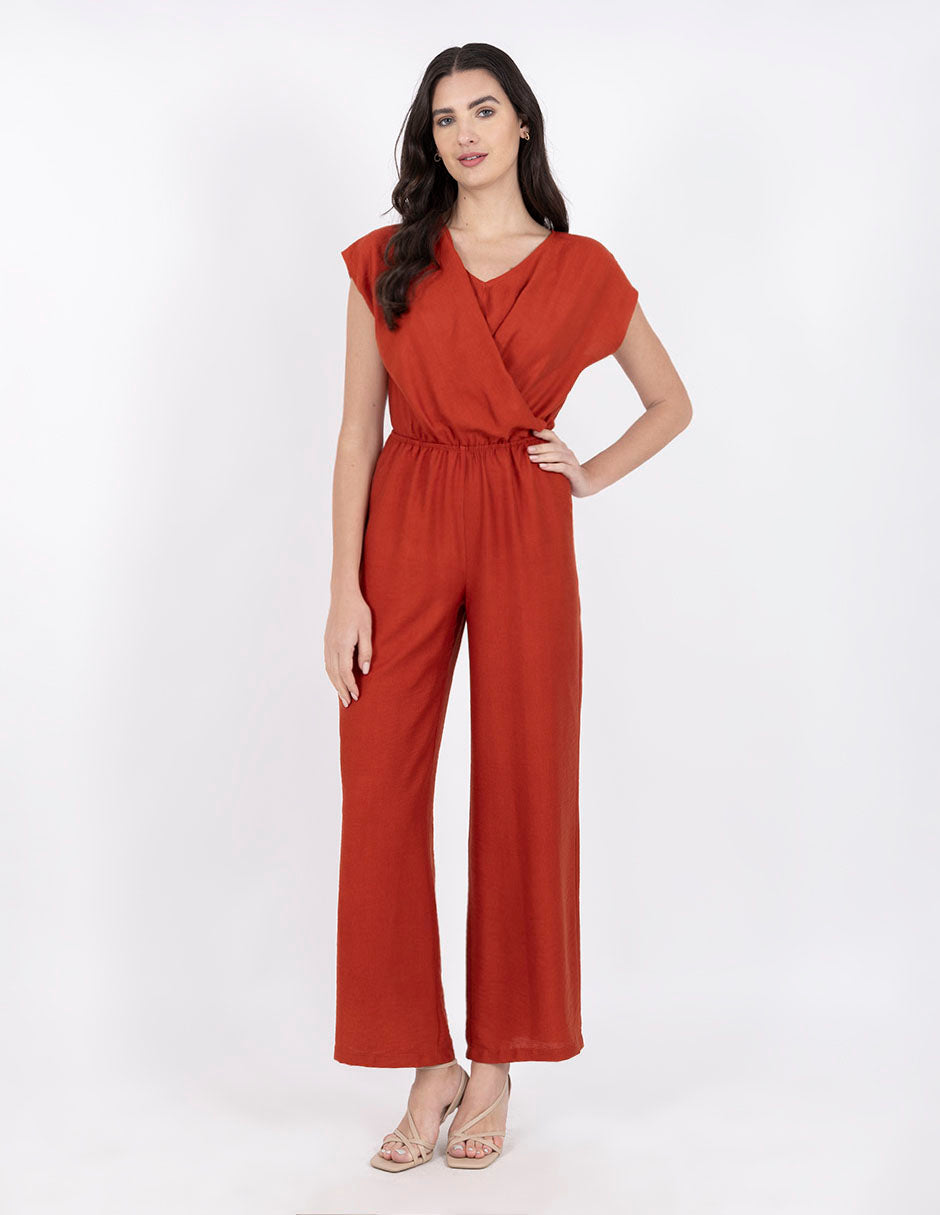 Jumpsuit shedrón con detalle de cruce delantero