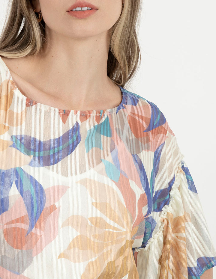 Blusa de manga corta con estampado floral