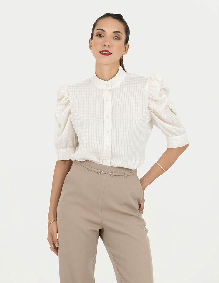 Blusa  3/4 con diseño en mangas (disponible en azul y beige)