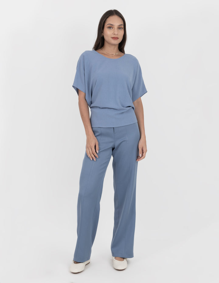 Blusa con detalle en la espalda (disponible en azul y verde)