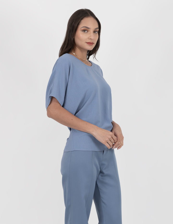 Blusa con detalle en la espalda (disponible en azul y verde)