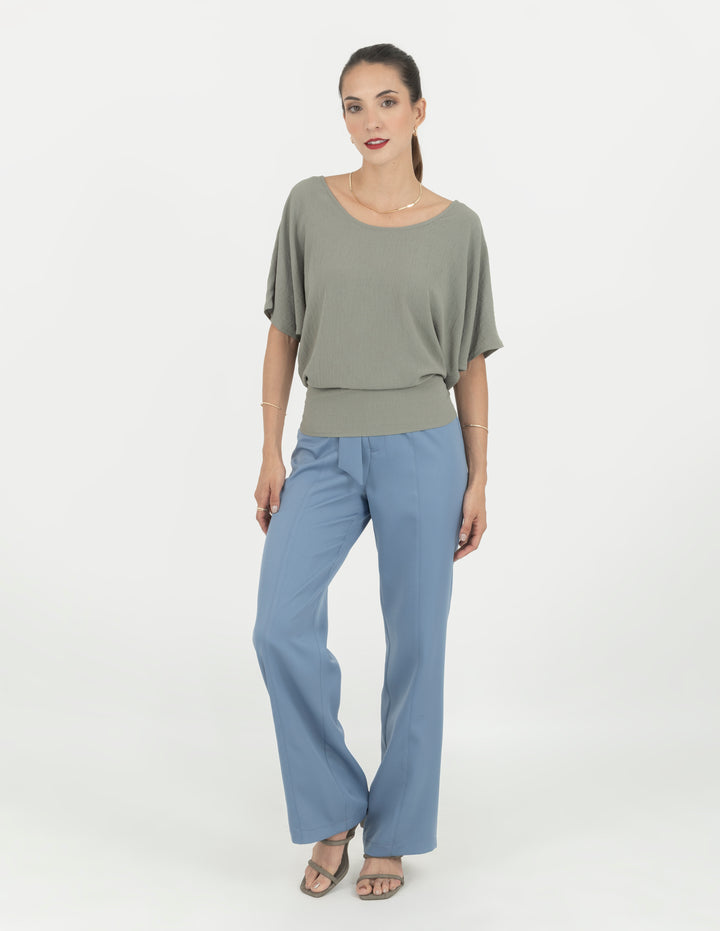 Blusa con detalle en la espalda (disponible en azul y verde)