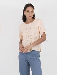 Blusa de manga corta con diseño estampado