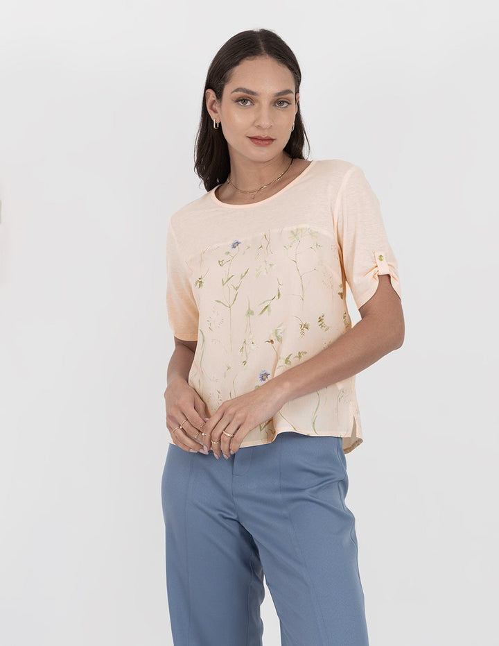 Blusa de manga corta con diseño estampado