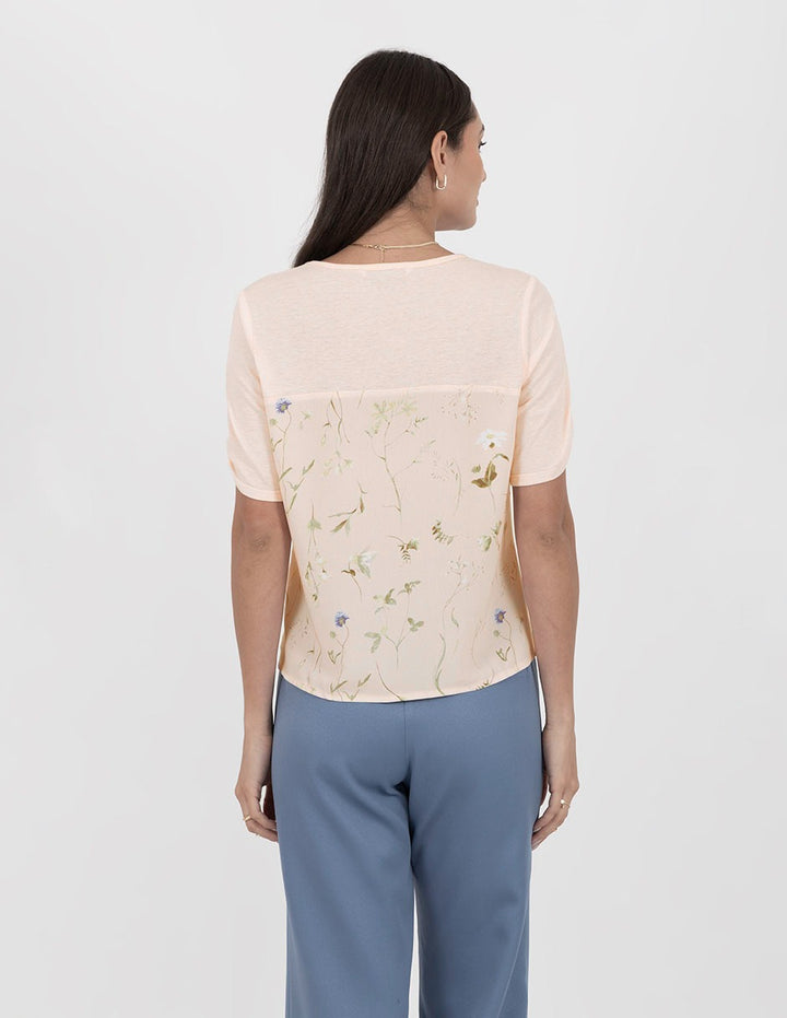 Blusa de manga corta con diseño estampado