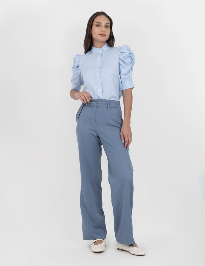 Pantalón de vestir azul cielo con cinturón
