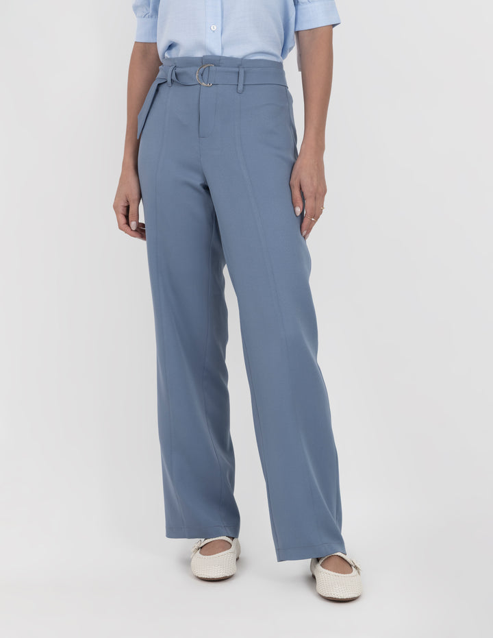 Pantalón de vestir azul cielo con cinturón