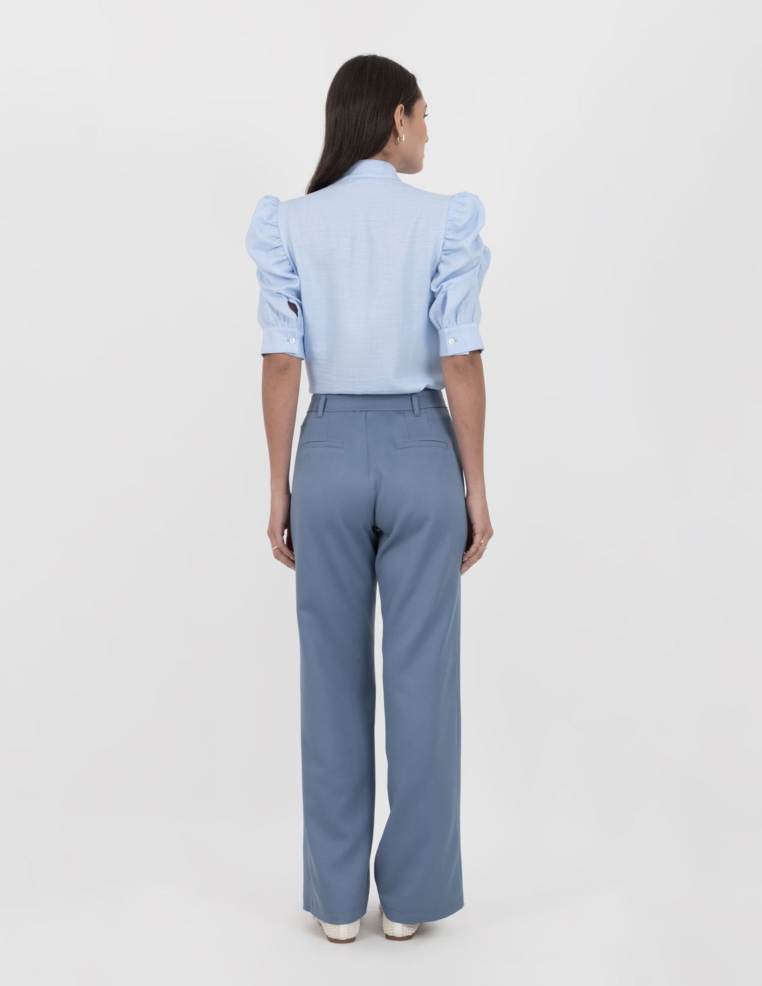 Pantalón de vestir azul cielo con cinturón
