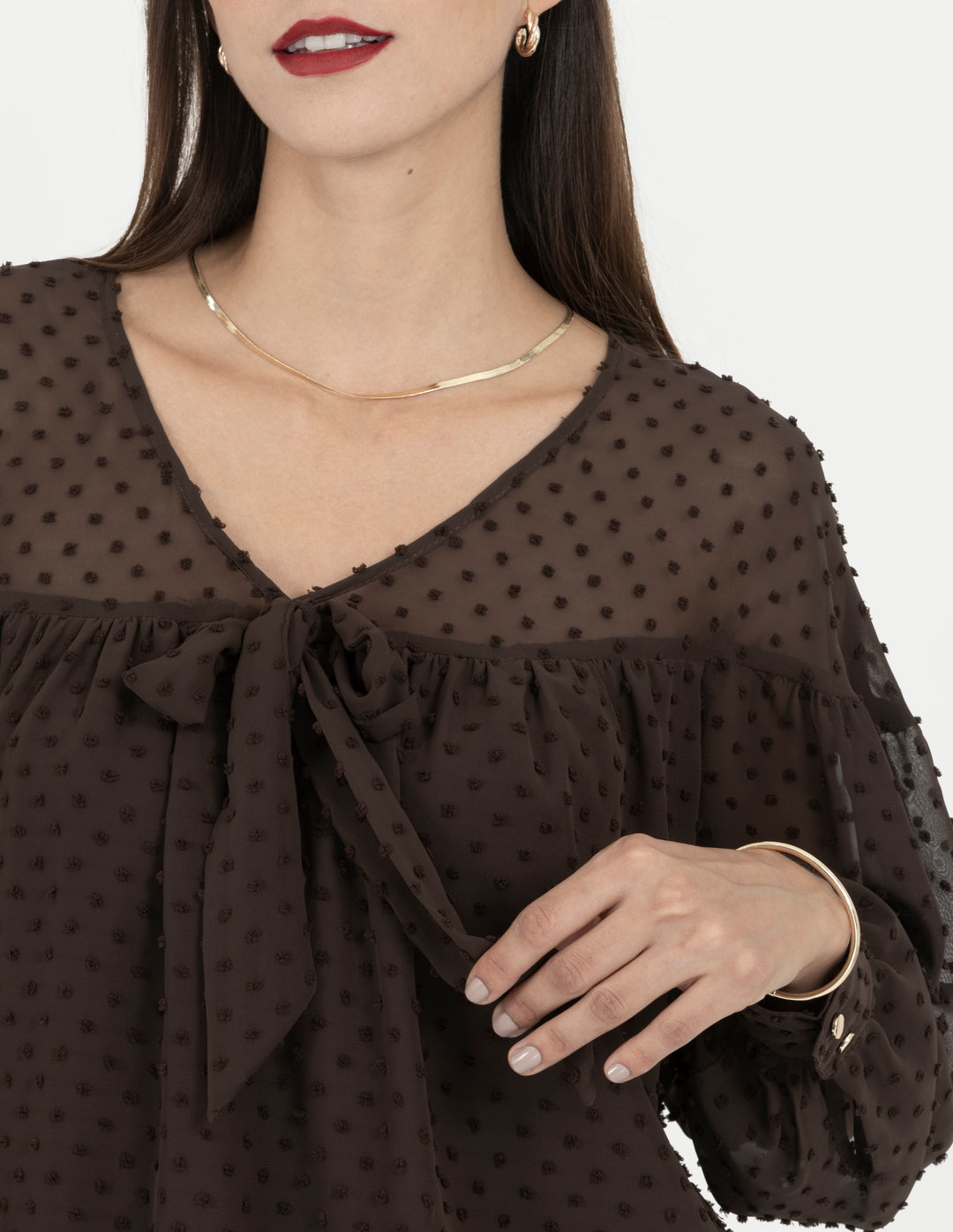 Blusa café de manga larga con diseño de dots