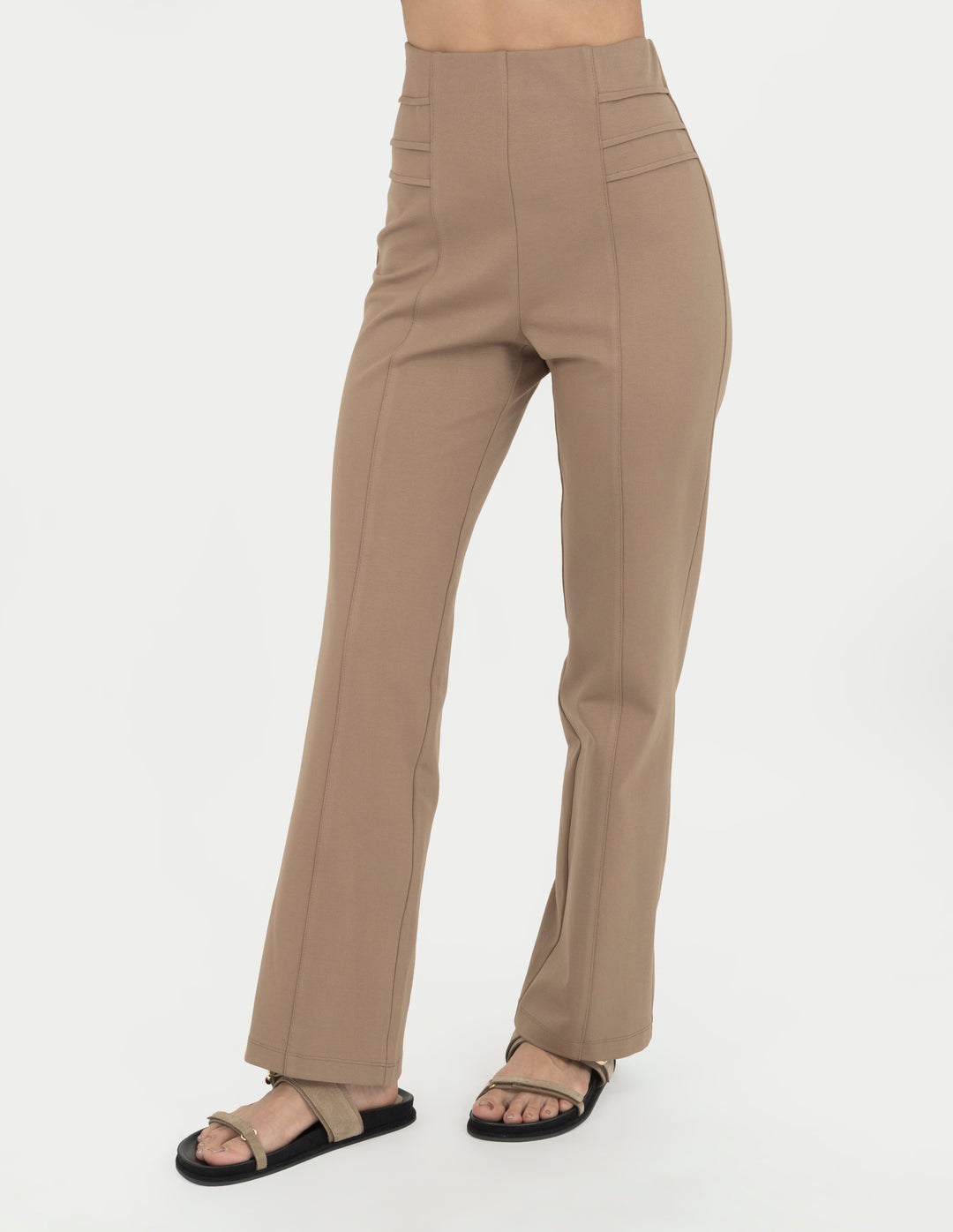 Pantalón  camel de tejido de punto