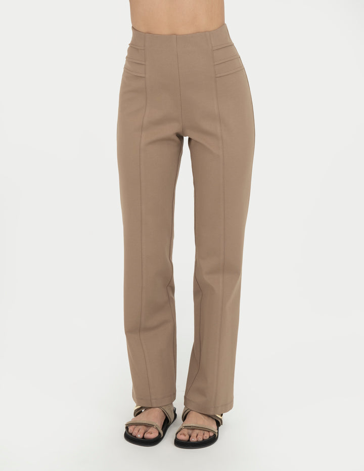 Pantalón  camel de tejido de punto