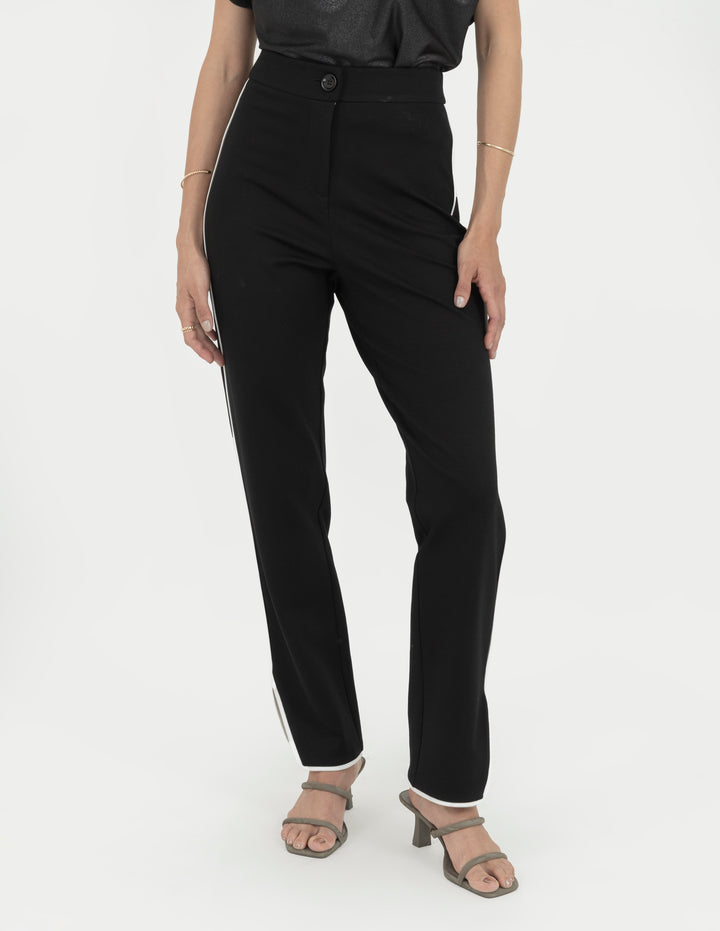 Pantalón negro  de tejido de punto con linea de contraste