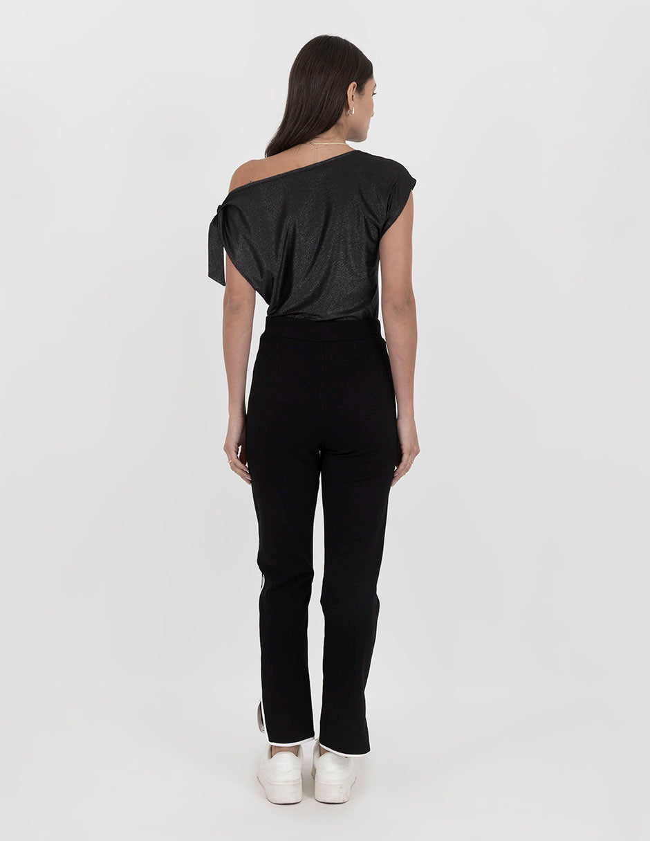 Pantalón negro con línea blanca lateral