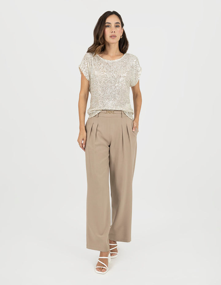 Blusa  beige de lentejuelas y manga corta