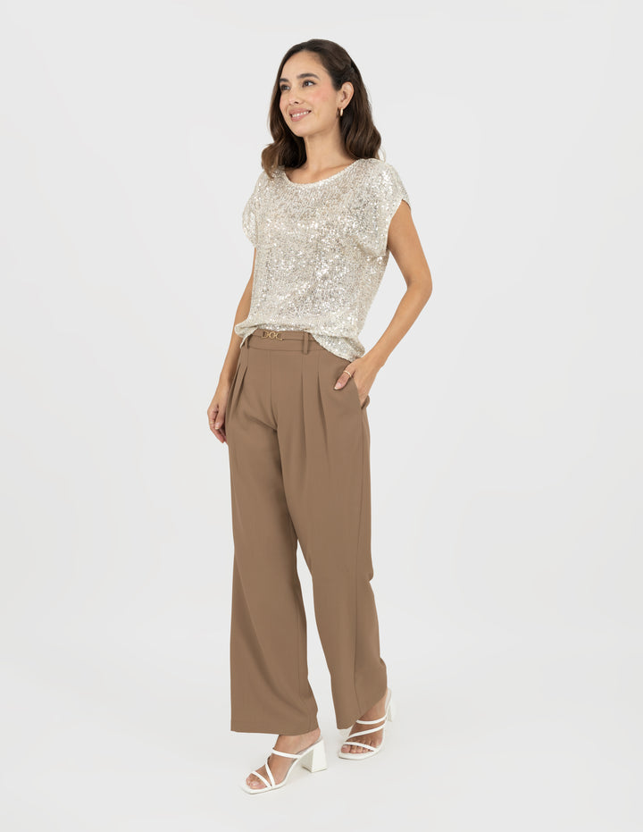 Pantalón de vestir con detella de hebilla (disponible en beige y chocolate)