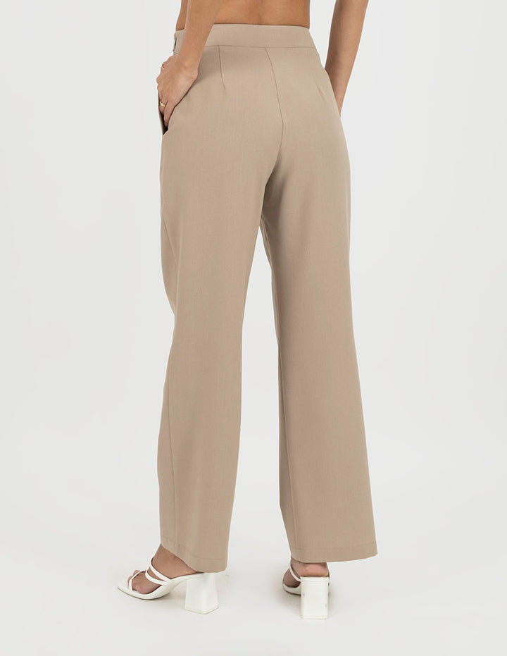 Pantalón de vestir con detella de hebilla (disponible en beige y chocolate)