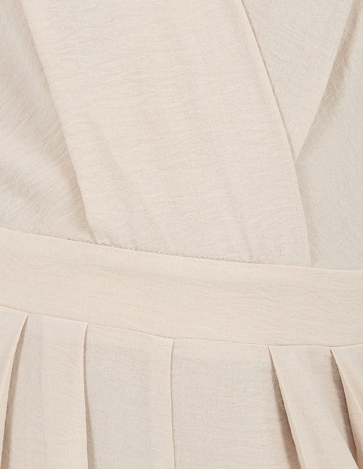 Jumpsuit largo beige con detalle de escote en la espalda