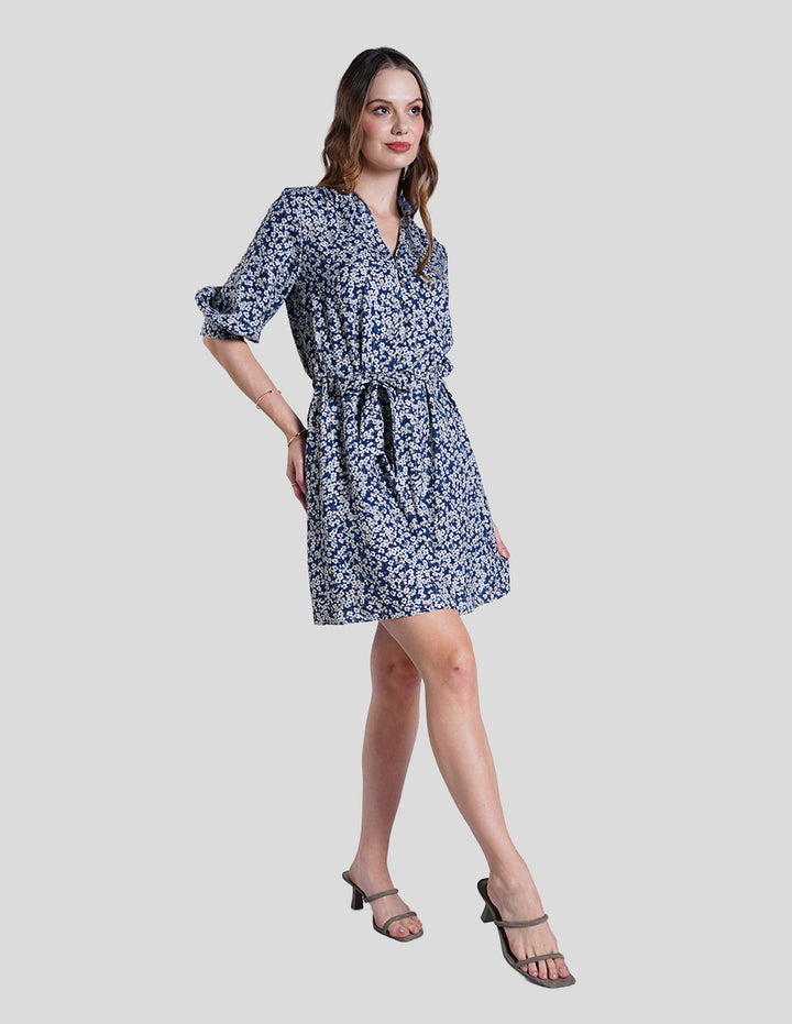 Vestido azul estampado con mangas 3/4