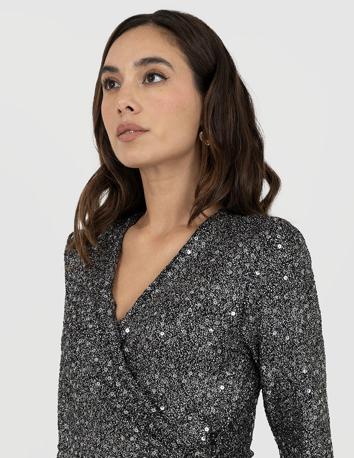 Blusa manga larga plateada con brillos