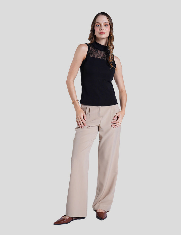 Blusa negra sin mangas y escote de encaje