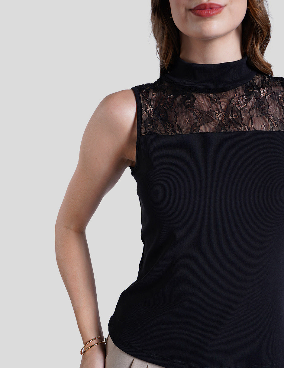 Blusa negra sin mangas y escote de encaje