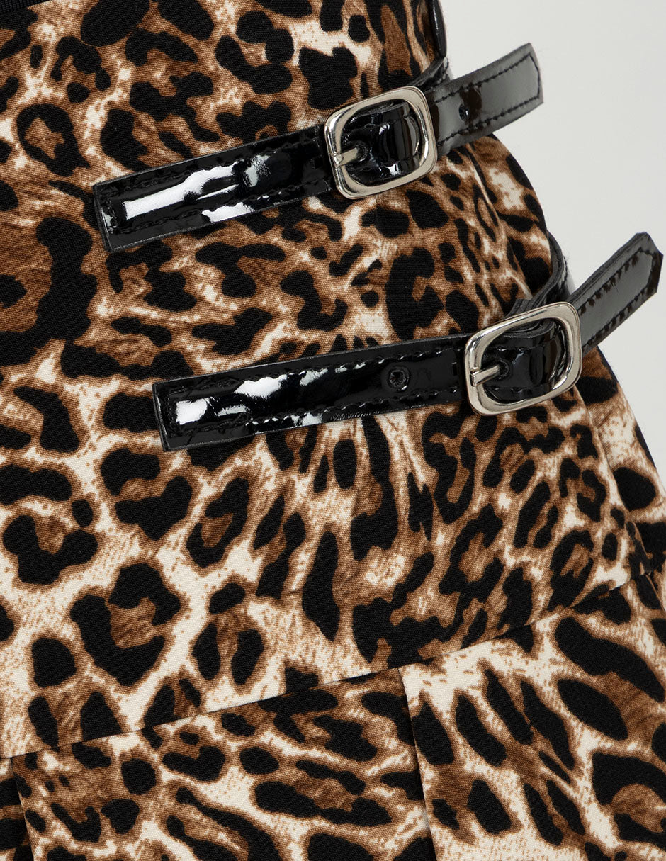 Mini falda animal print con detalle de hebilla
