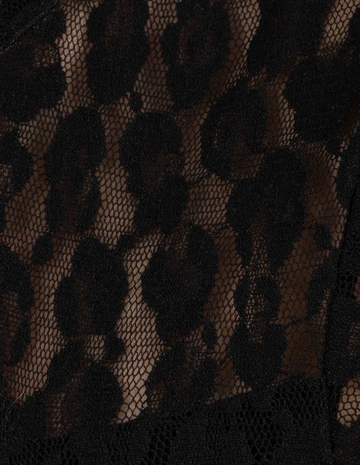 Blusa negra con detalle en cuello y espalda
