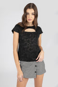 Blusa negra con detalle en cuello y espalda