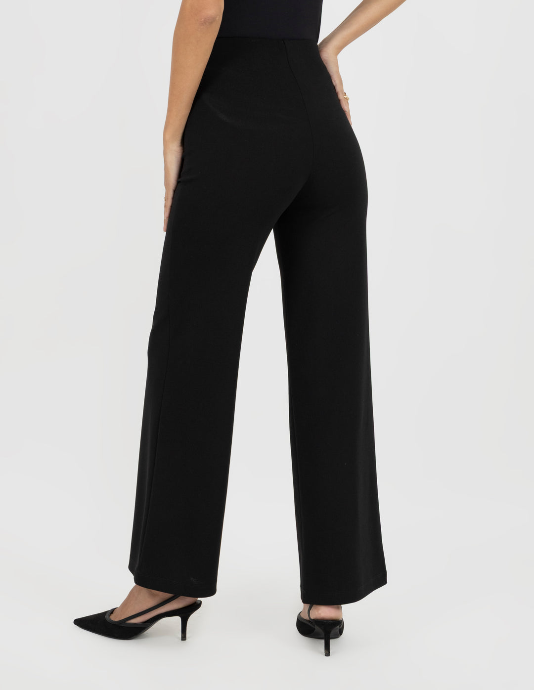 Pantalón de vestir negro con talle a la cintura