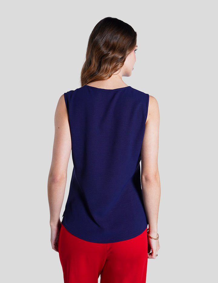 Blusa azul marino sin mangas y detalle de moño en hombro