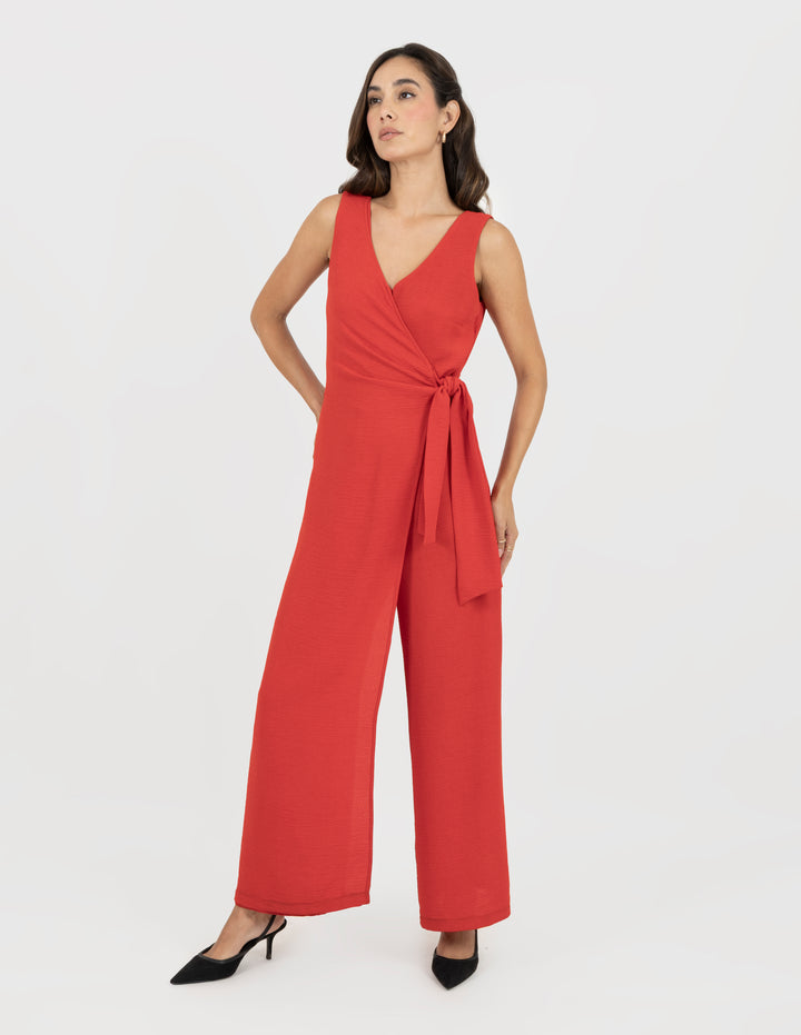Jumpsuit largo color rojo y  detalle de cruce en la cintura