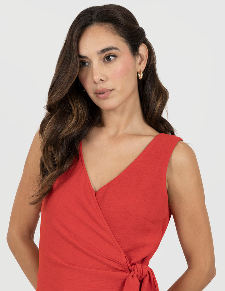 Jumpsuit largo color rojo y  detalle de cruce en la cintura