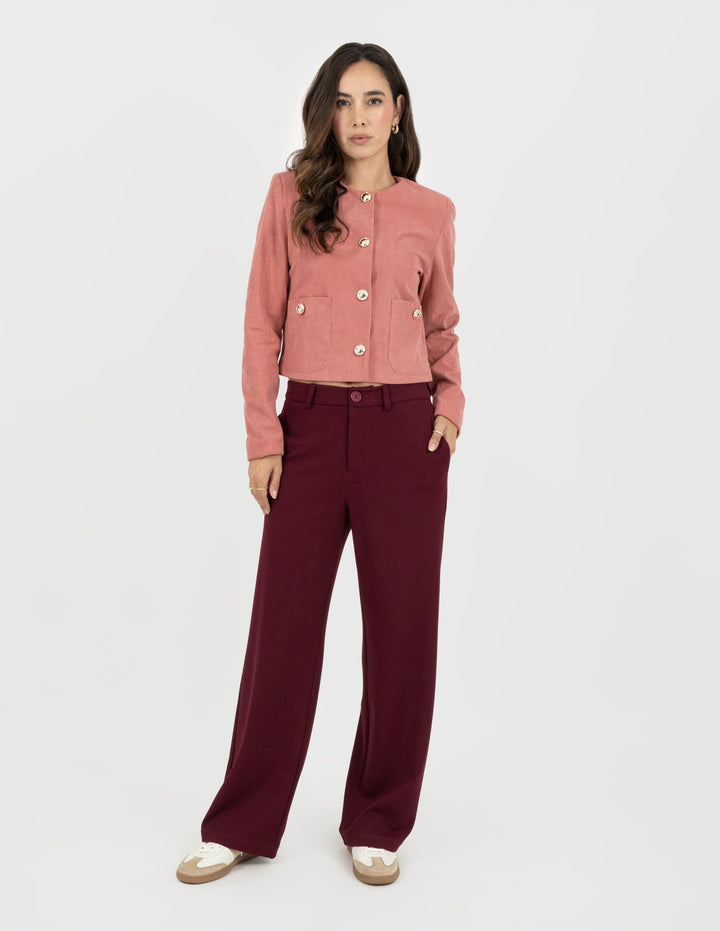 Suéter rosa corto y botones enfrente