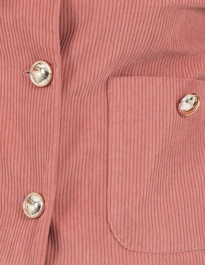 Suéter rosa corto y botones enfrente