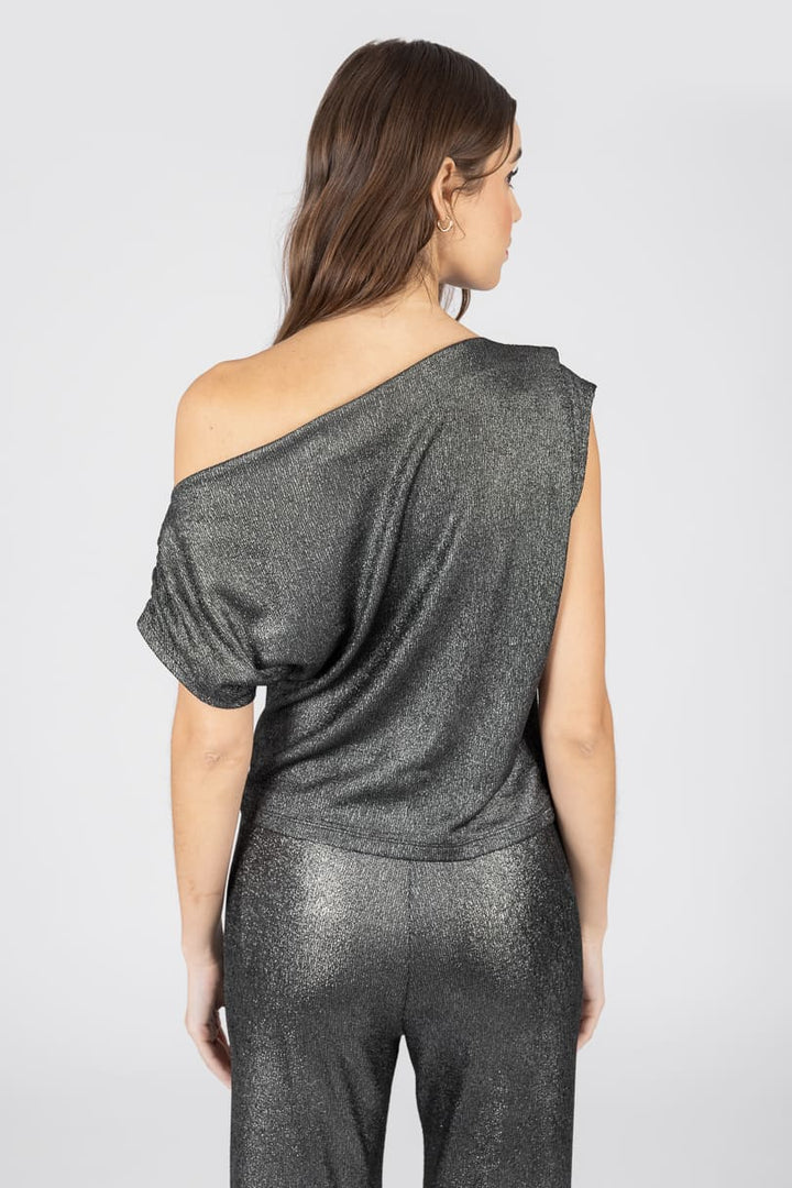 Blusa asimétrica plateada con brillos (Conjunto)