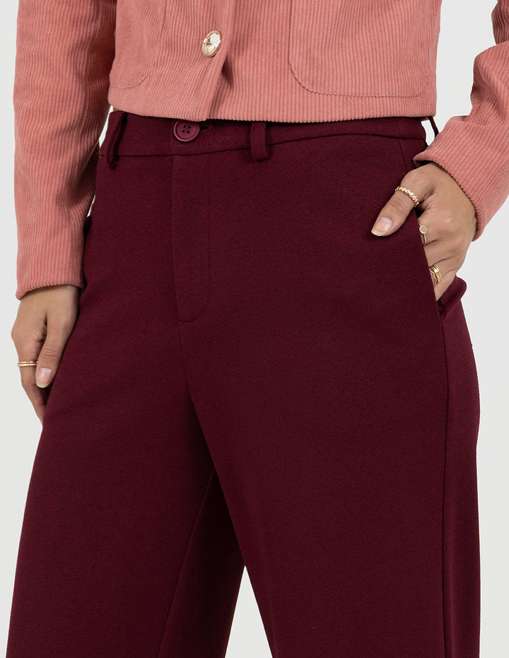 Pantalón de vestir vino a la cintura
