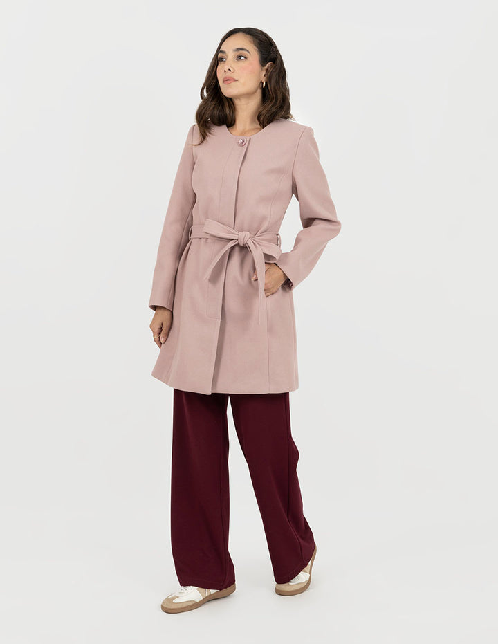 Abrigo largo rosa con jareta en la cintura
