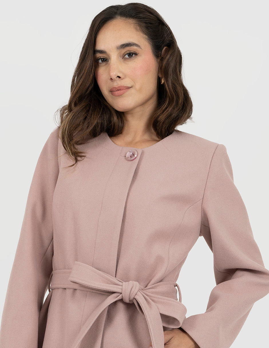 Abrigo largo rosa con jareta en la cintura