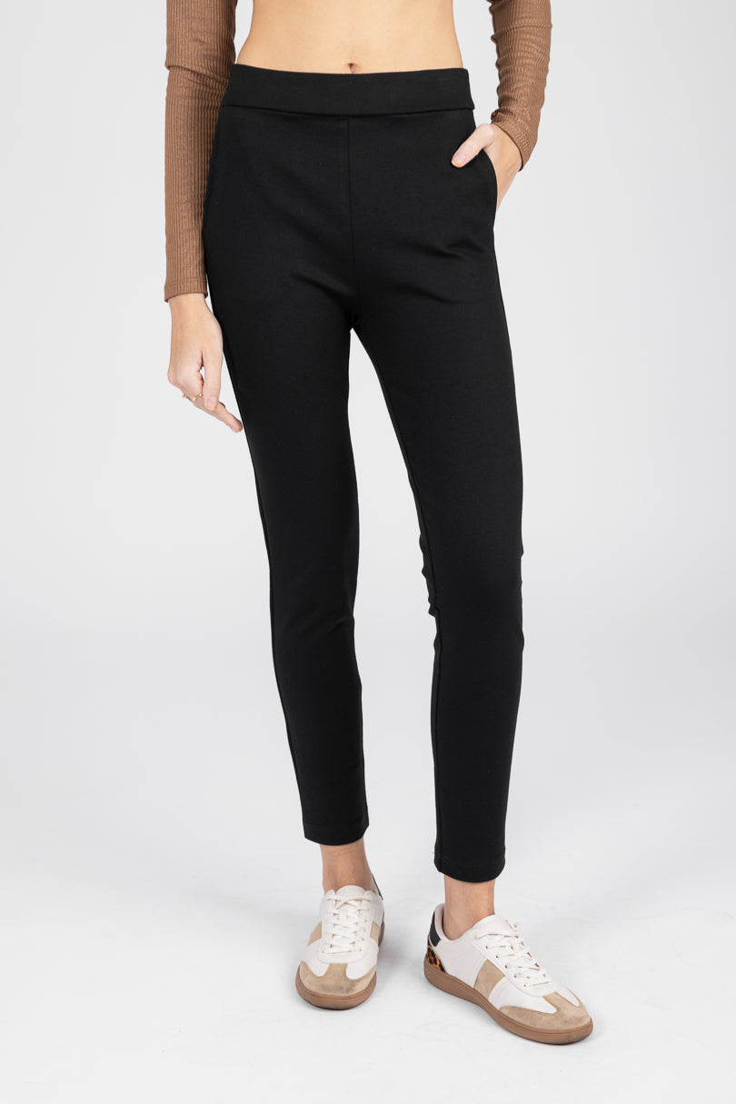 Pantalón tipo leggin (disponible en negro, café y gris)