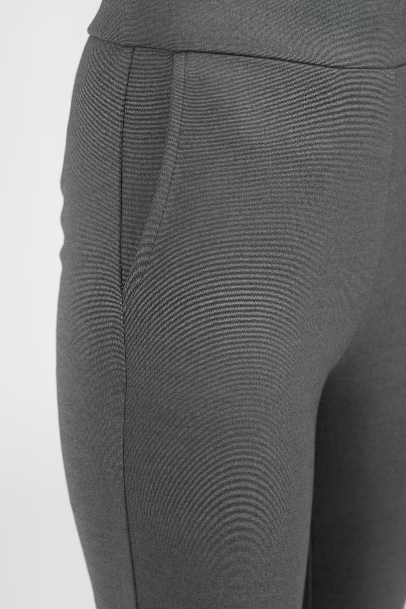 Pantalón tipo leggin (disponible en negro, café y gris)