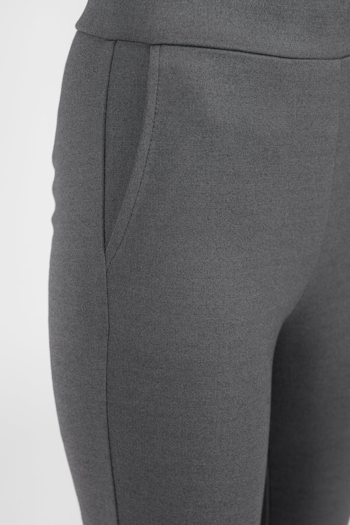 Pantalón tipo leggin (disponible en negro, café y gris)