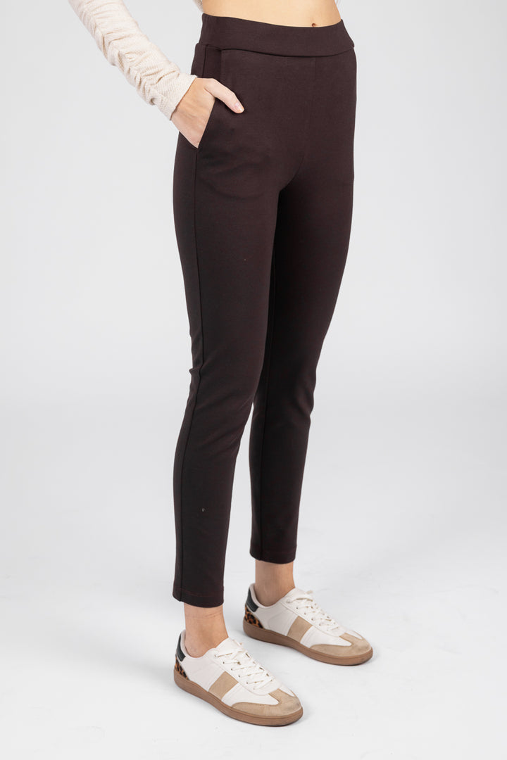 Pantalón tipo leggin (disponible en negro, café y gris)