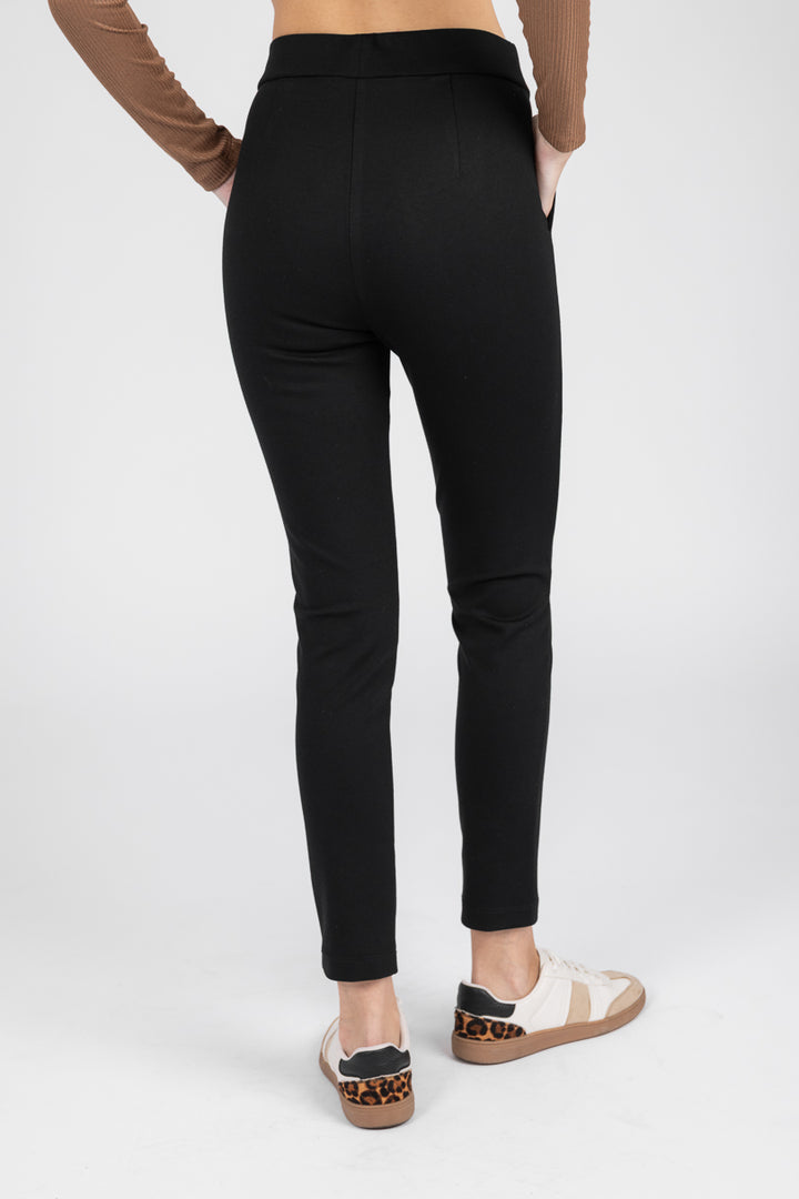 Pantalón tipo leggin (disponible en negro, café y gris)